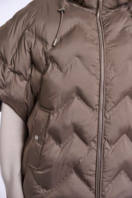 Rino &amp; Pelle Vest: Hilary, Toffee kleur, aangesneden mouw