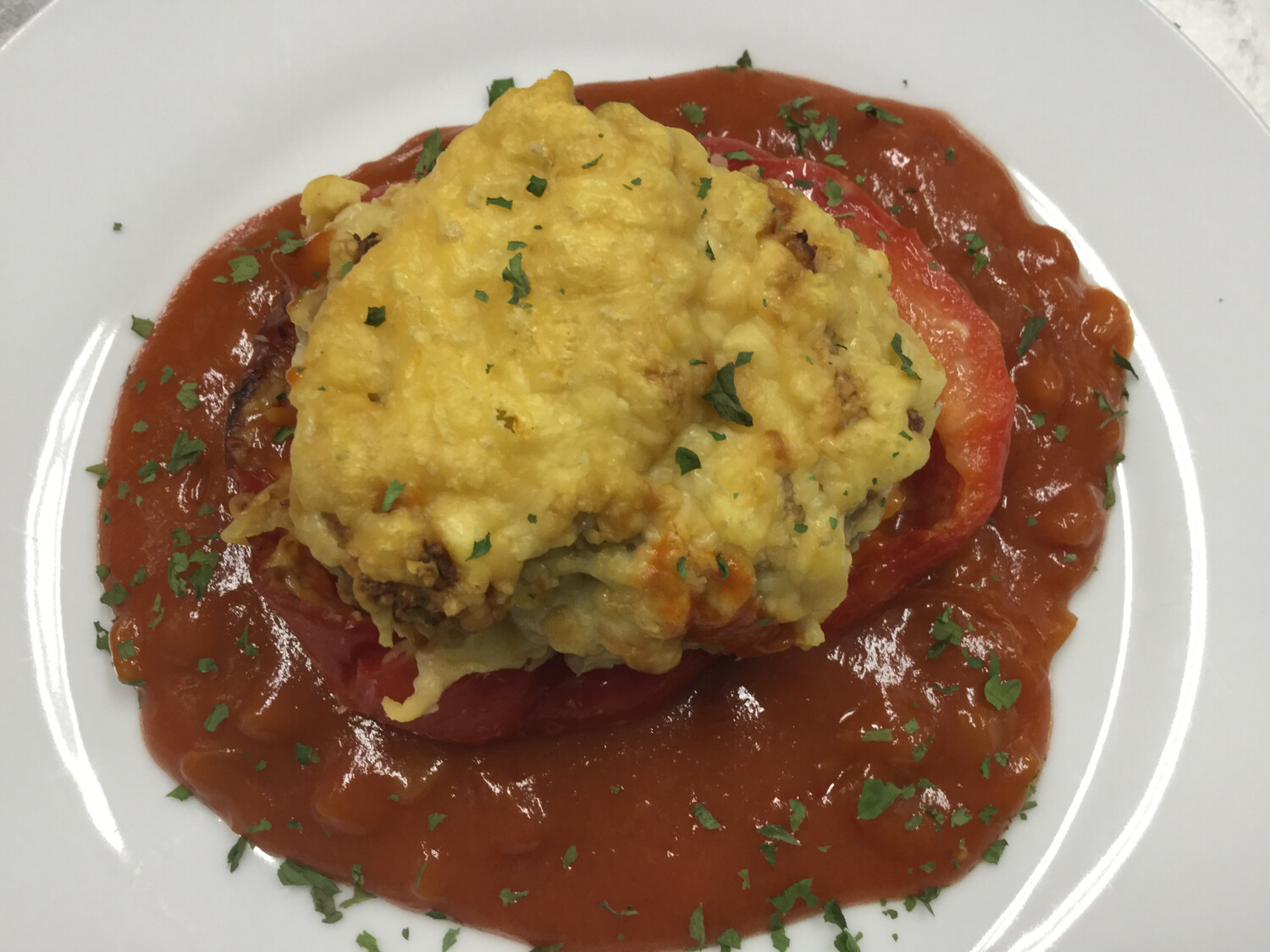 gevulde paprika in tomatensaus