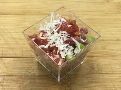 aperitiefglaasje met pastrami carpaccio