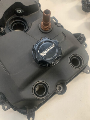 EMPIRE ELITE BILLET COYOTE OIL CAP - MUSTANG GEN I / GEN II