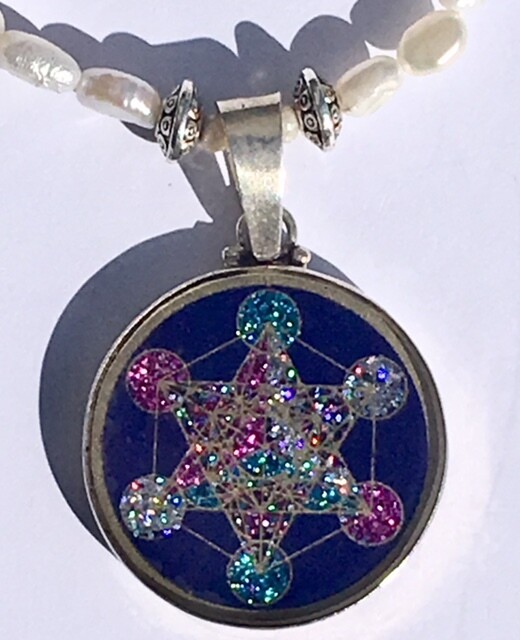 Colar Pequeno Geometria Sagrada Cubo de Metatron (lapis lazuli e perlas)
