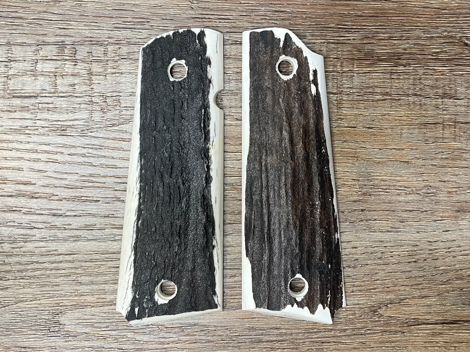 Traditional 1911 Stag Grips