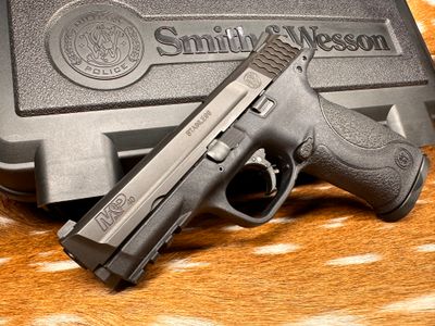 Like New in Box Smith & Wesson M&P 40 S&W Pistol