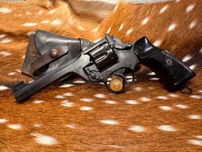 Enfield No. 2 Mk I .38 S&W Revolver – British WWII Service Sidearm with Vintage Holster