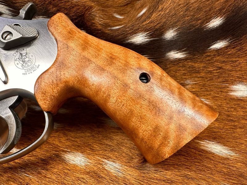 Smith & Wesson Hand Select High Grade Bastogne Walnut Bear Hug Grips (K FRAME)