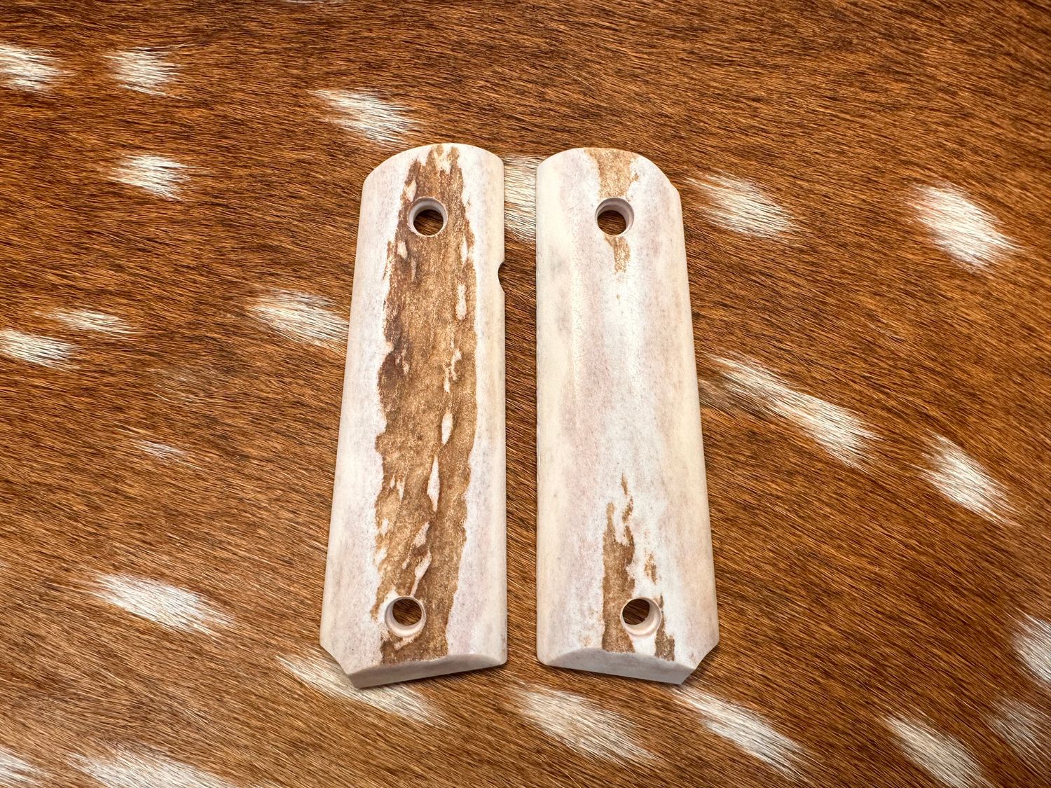 Traditional 1911 Stag Grips