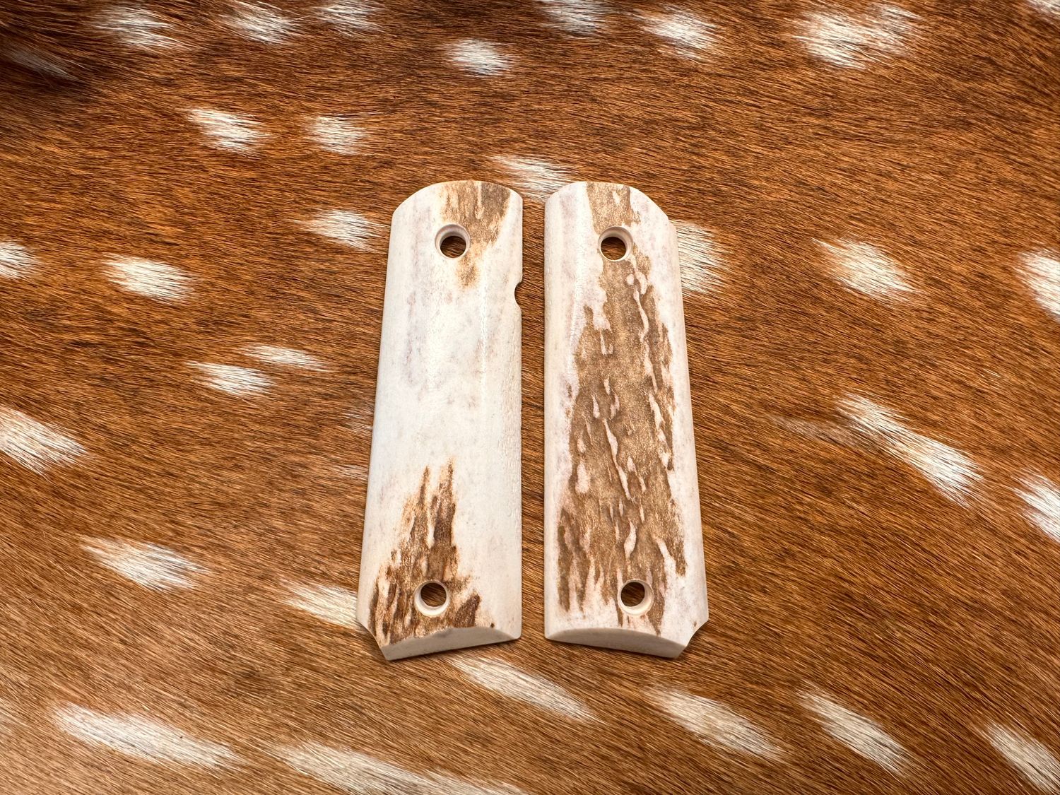 Traditional 1911 Stag Grips