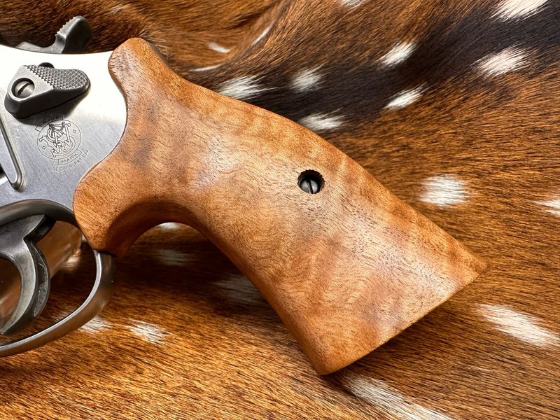 Smith & Wesson Hand Select High Grade Bastogne Walnut Bear Hug Grips (K FRAME)