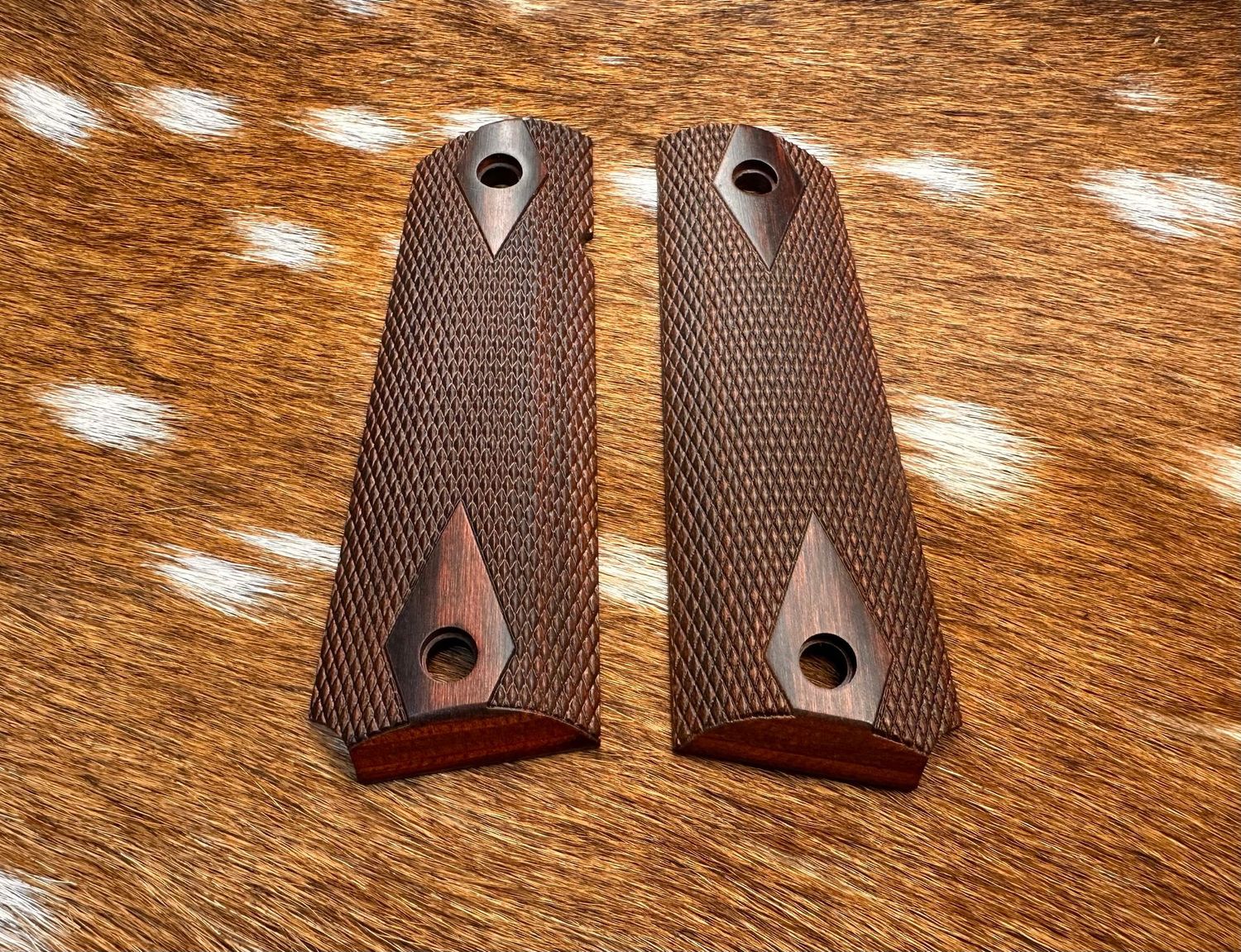 Colt Government Model 1911 Rosewood Double Diamond Grips