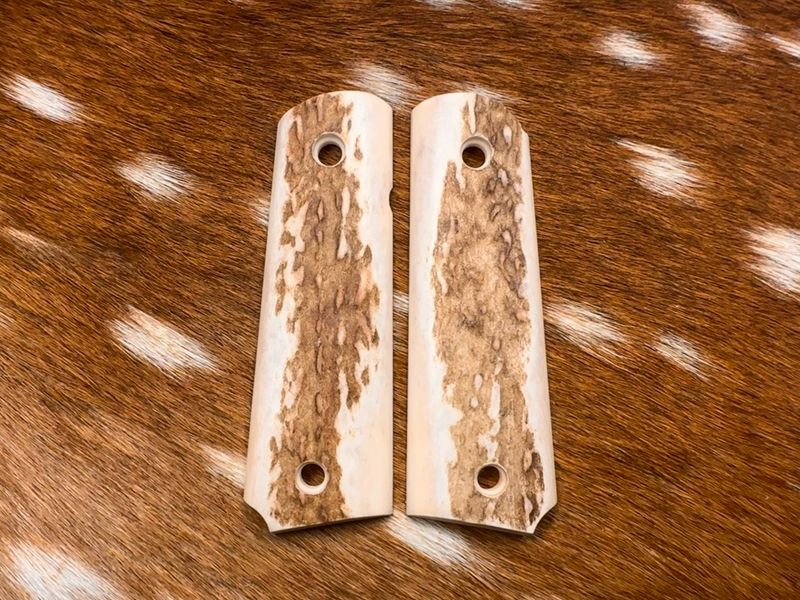 Traditional 1911 Stag Grips