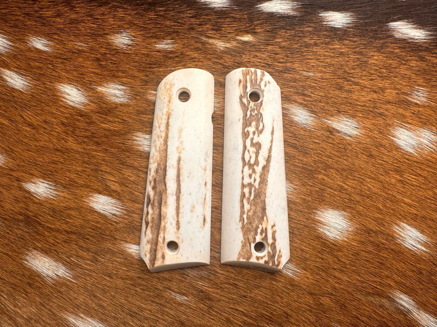 Traditional 1911 Stag Grips