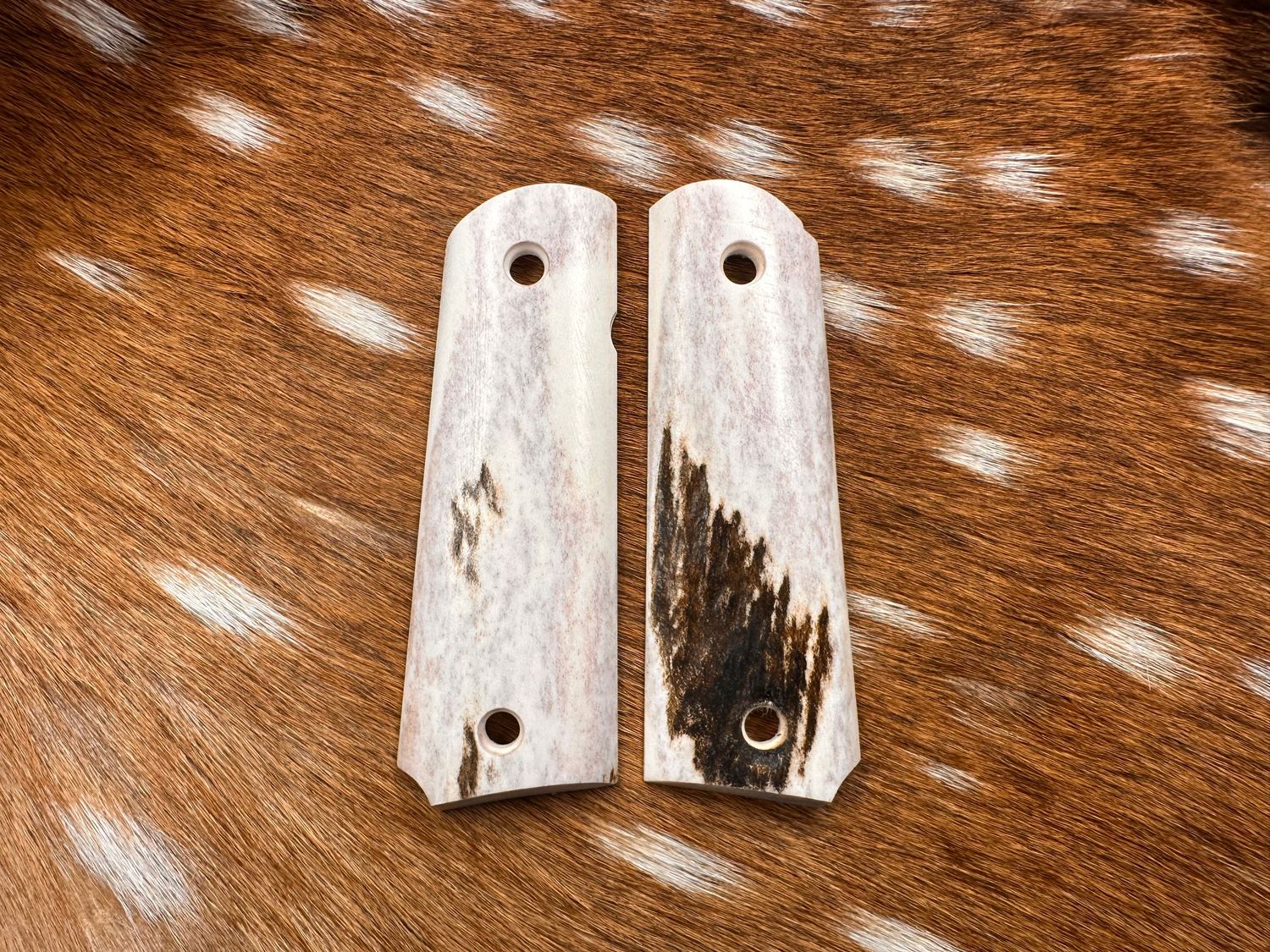 Traditional 1911 Stag Grips