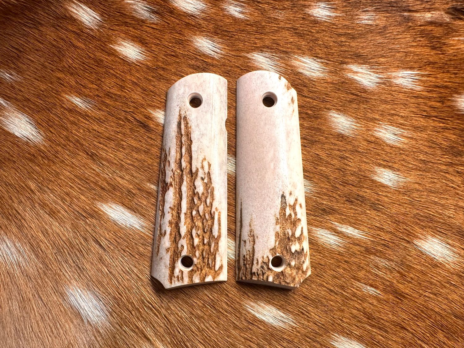 Traditional 1911 Stag Grips