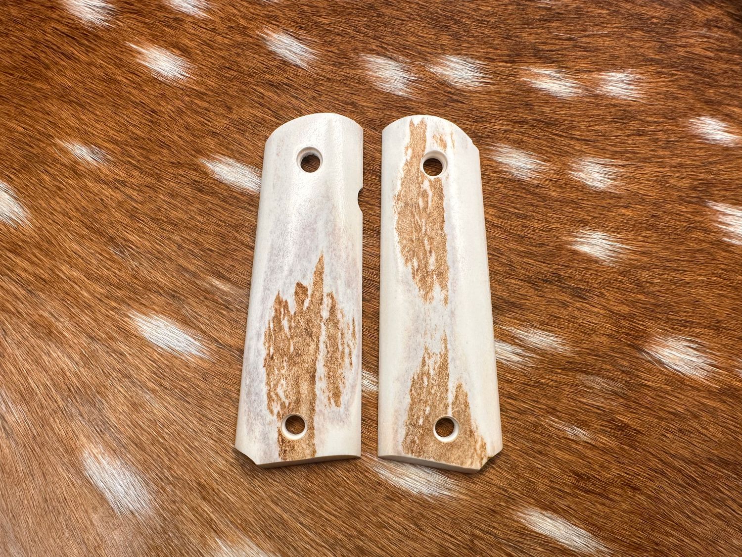 Traditional 1911 Stag Grips