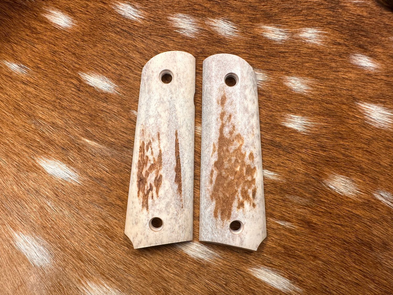 Traditional 1911 Stag Grips