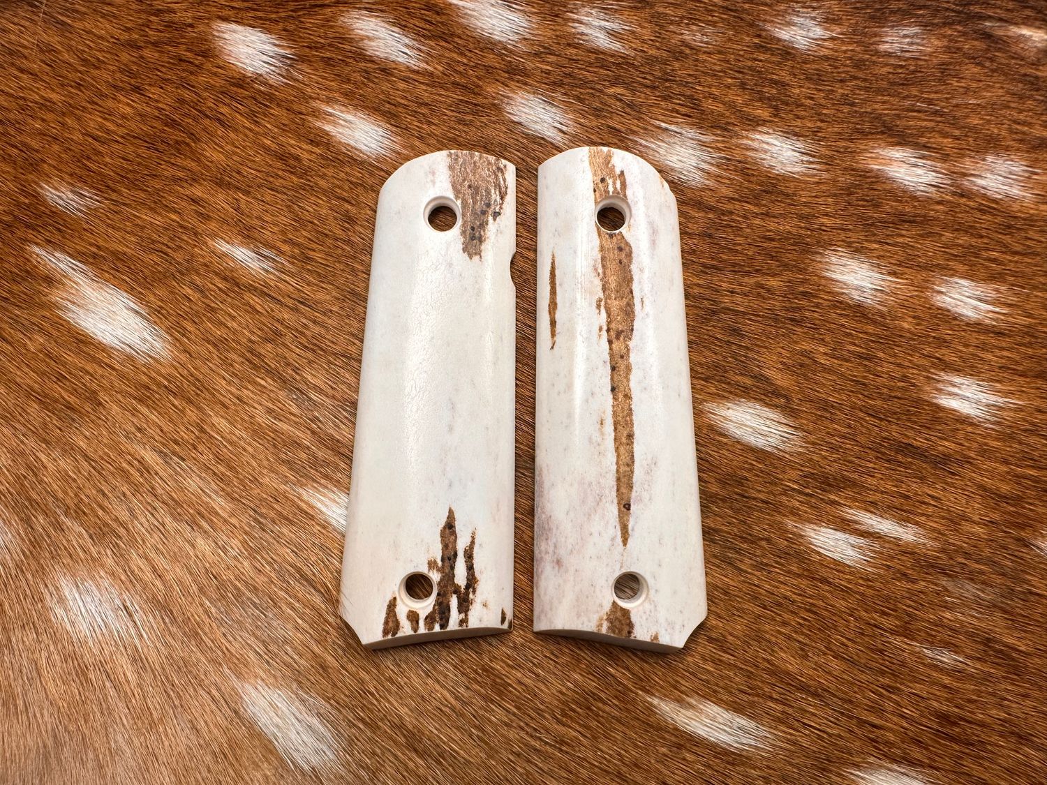 Traditional 1911 Stag Grips