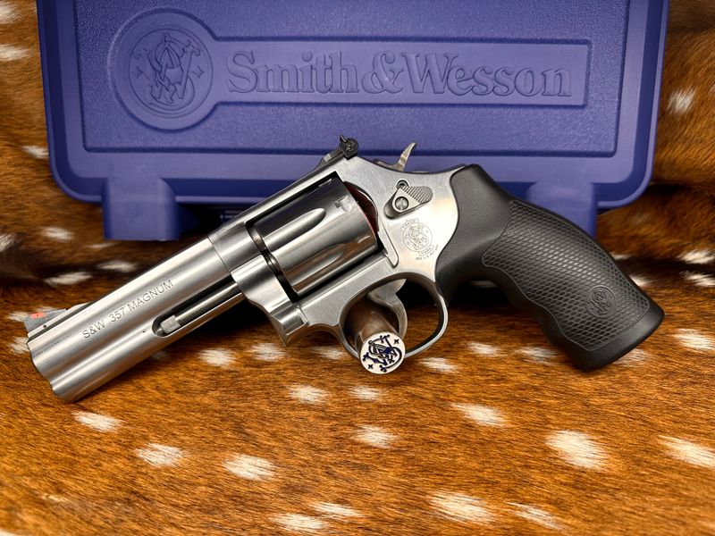 Smith & Wesson Model 686-6 4" .357 Magnum 7 Shot Revolver