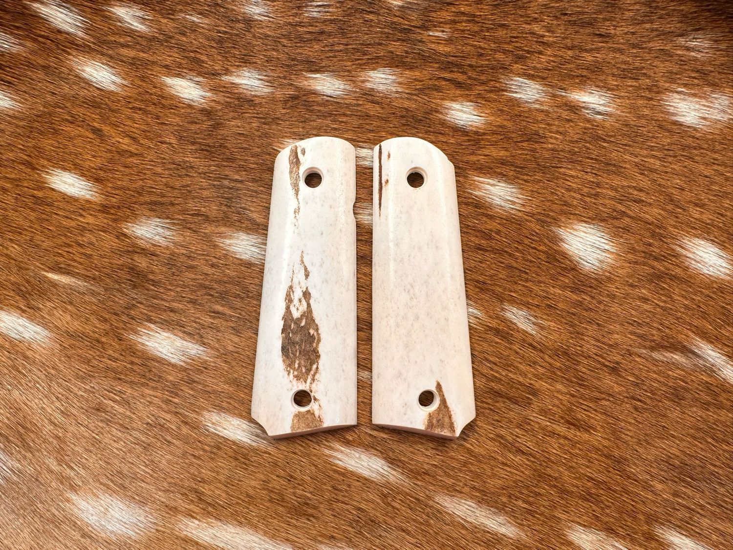 Traditional 1911 Stag Grips
