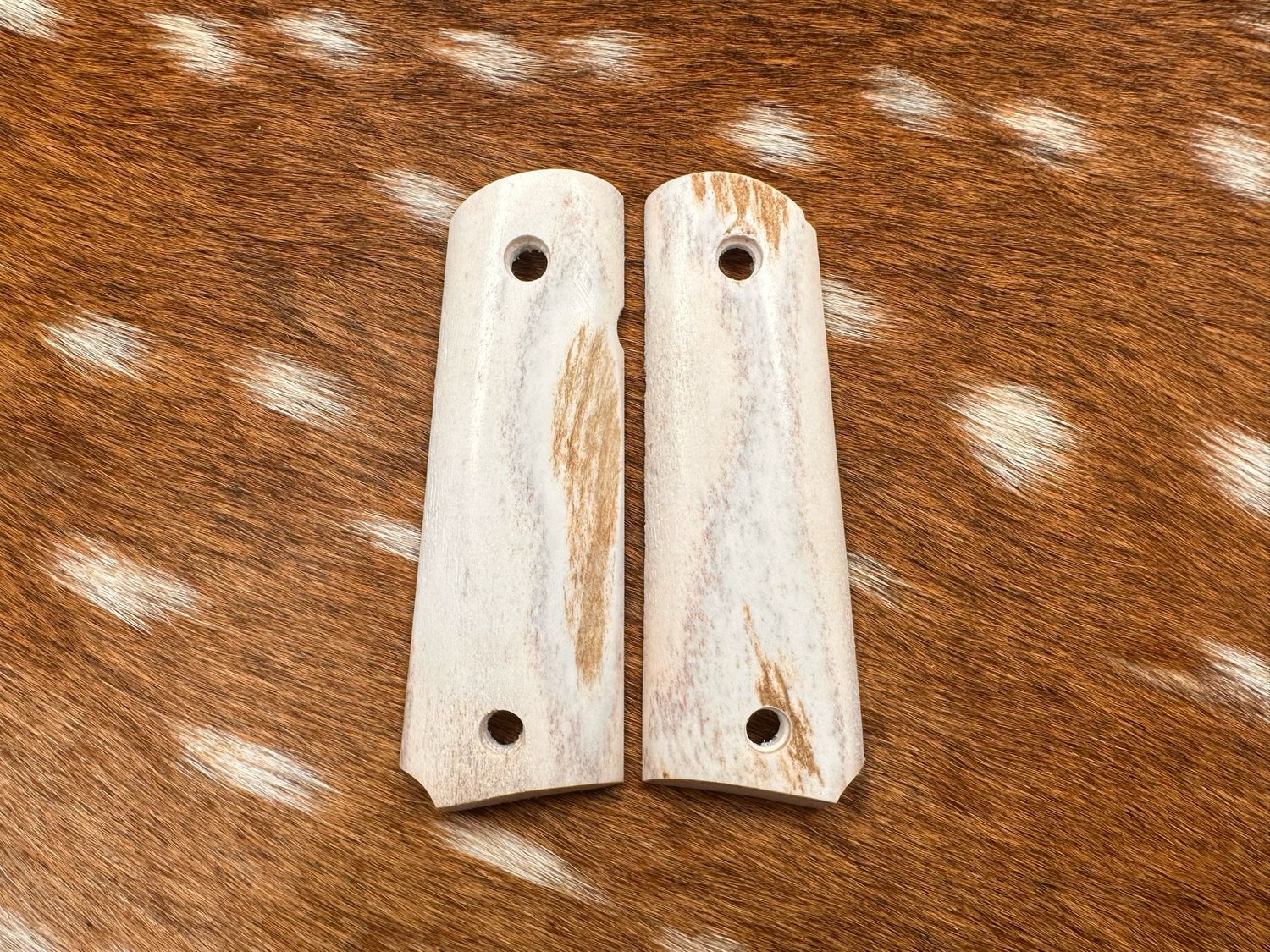 Traditional 1911 Stag Grips