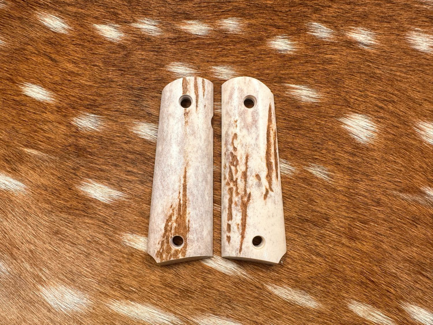 Traditional 1911 Stag Grips