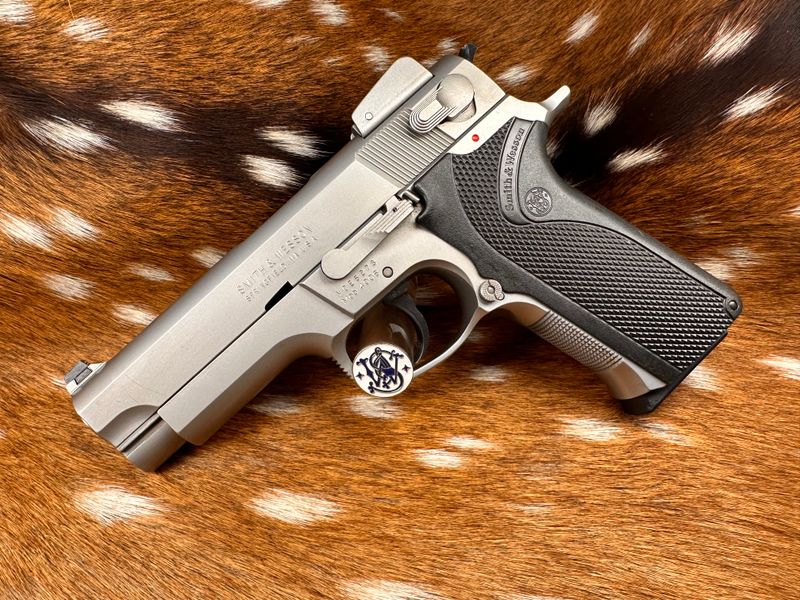 Smith & Wesson Model 4006 .40 S&W Pistol