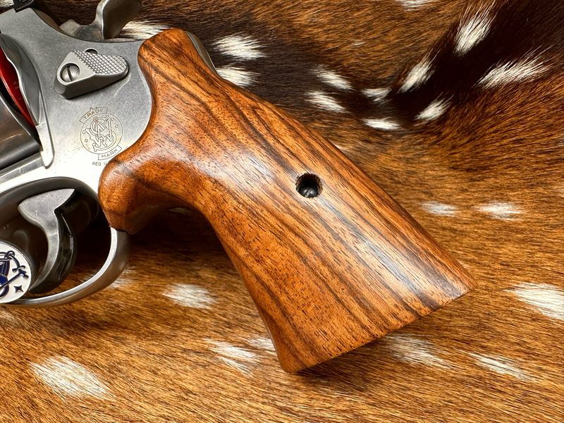 Smith & Wesson Hand Select High Grade Walnut S&W Bear Hug Grips (N FRAME)