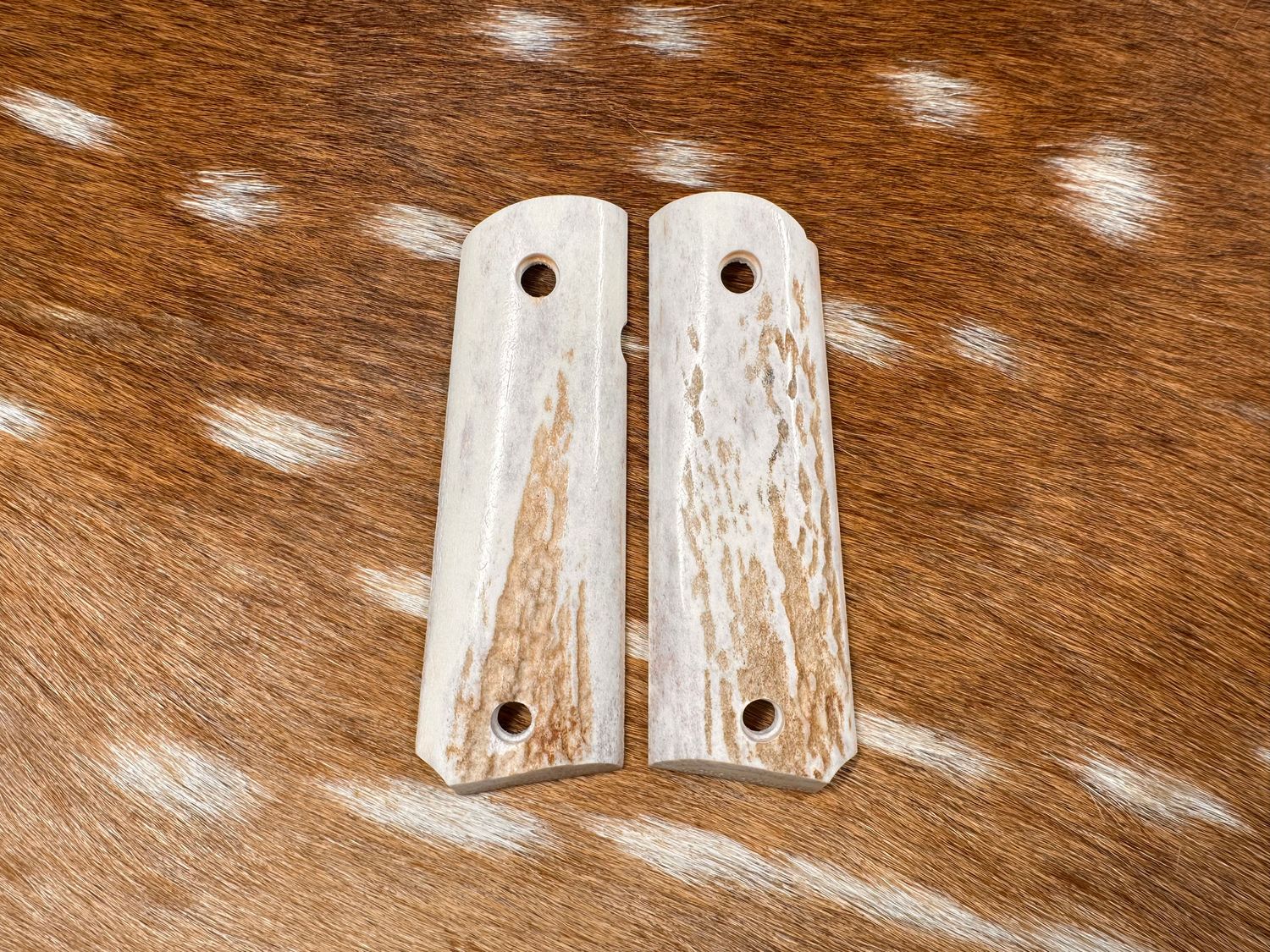 Traditional 1911 Stag Grips