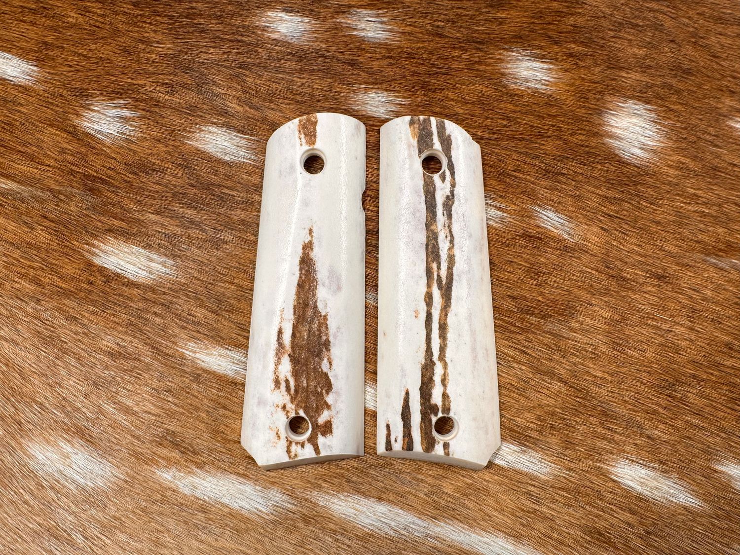 Traditional 1911 Stag Grips