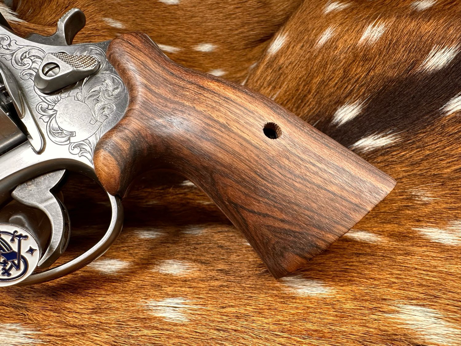 Smith & Wesson High Grade Hand-Select Walnut S&W Bear Hug Grips (N FRAME)