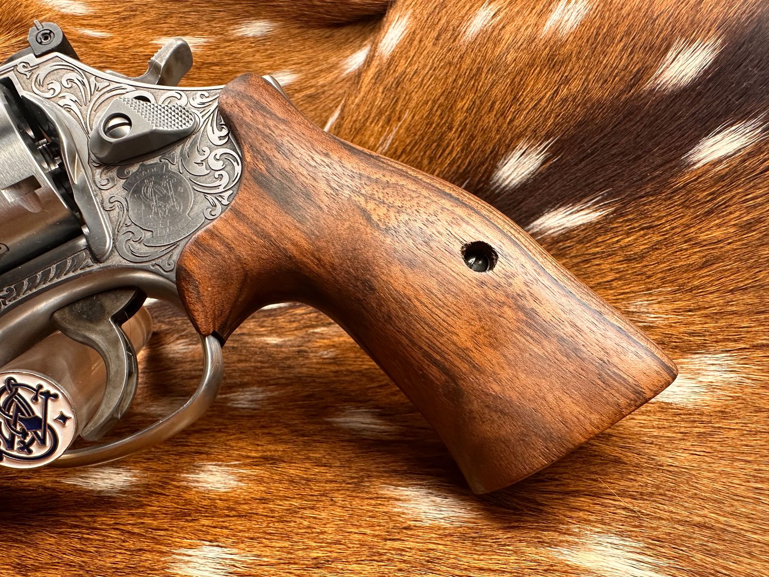 Smith & Wesson High Grade Hand Select Walnut S&W Bear Hug Grips (K/L FRAME)