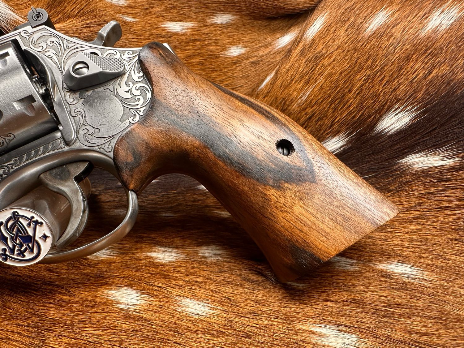Smith & Wesson High Grade Hand Select Walnut S&W Bear Hug Grips (K/L FRAME)
