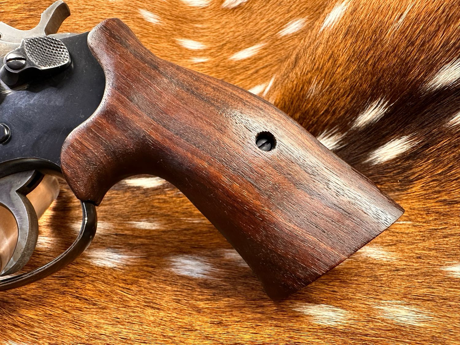 Smith & Wesson High Grade Walnut S&W Bear Hug Grips (SQUARE K/L FRAME)