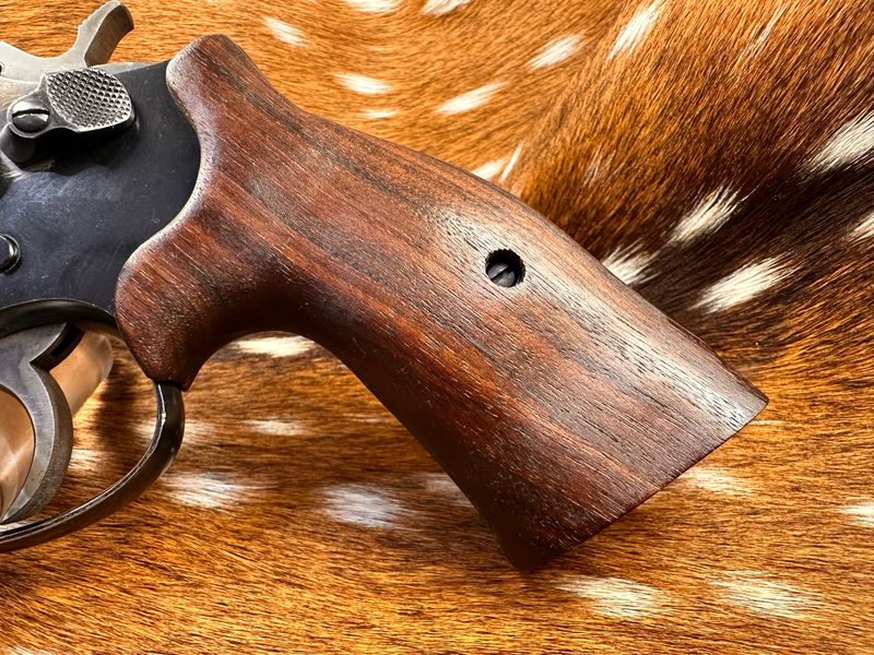 Smith & Wesson High Grade Walnut S&W Bear Hug Grips (SQUARE K/L FRAME)