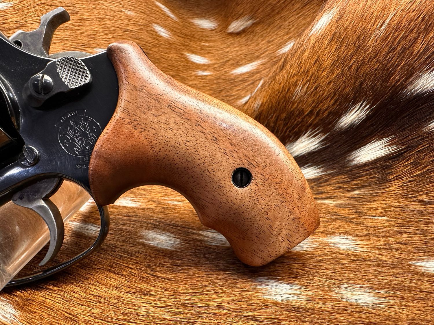 Smith & Wesson High Grade Walnut Grips (J Frame Boot Grip Finger Groove)