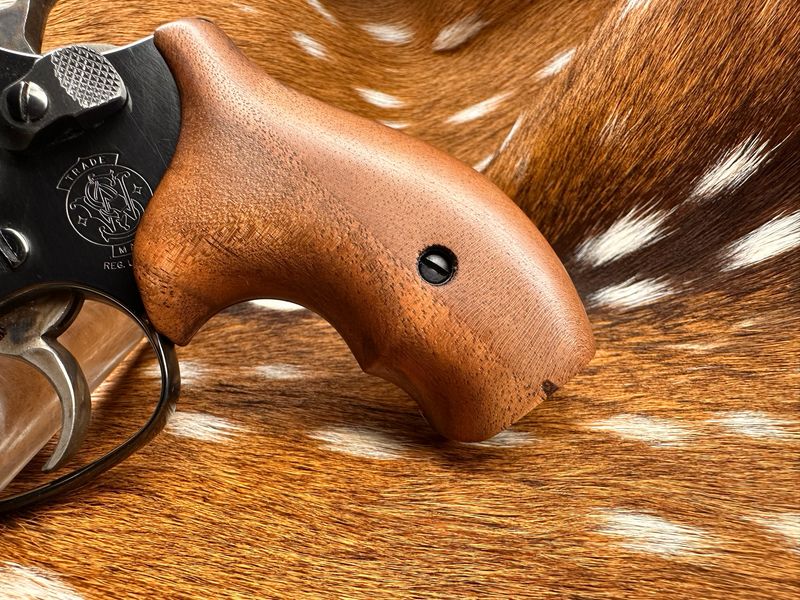 Smith & Wesson High Grade Walnut Grips (J Frame Boot Grip Finger Groove)