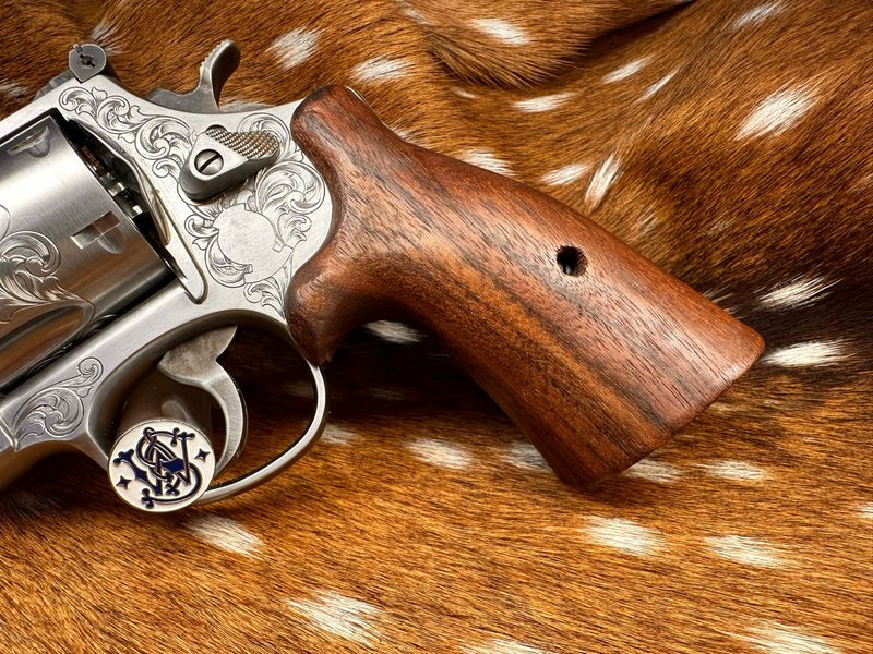 Smith & Wesson High Grade Walnut S&W Bear Hug Grips (N FRAME)