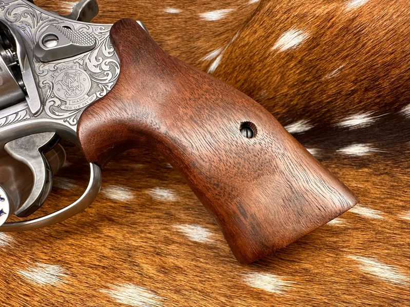 Smith & Wesson High Grade Walnut S&W Bear Hug Grips (K/L FRAME)