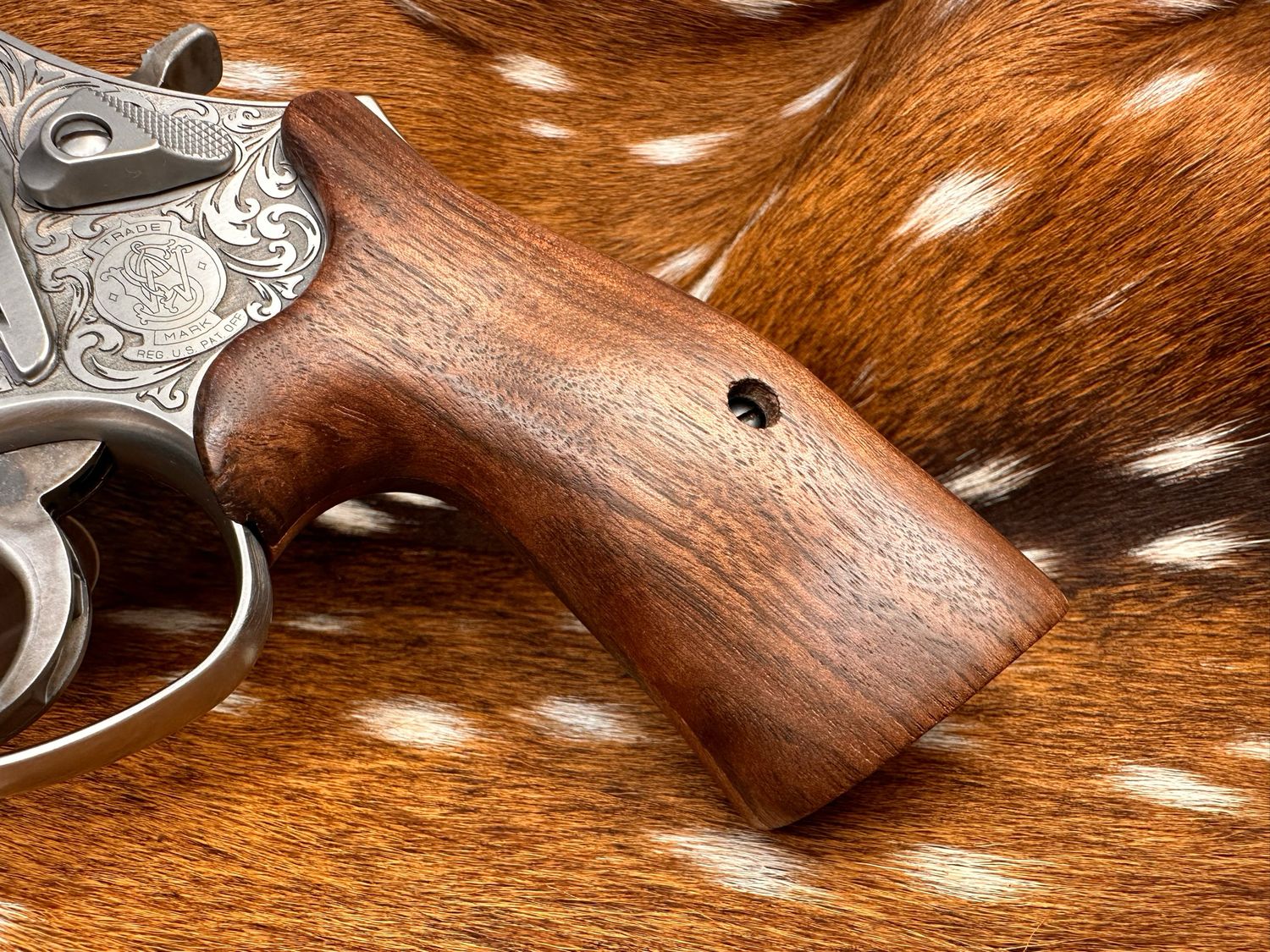 Smith & Wesson High Grade Walnut S&W Bear Hug Grips (K/L FRAME)