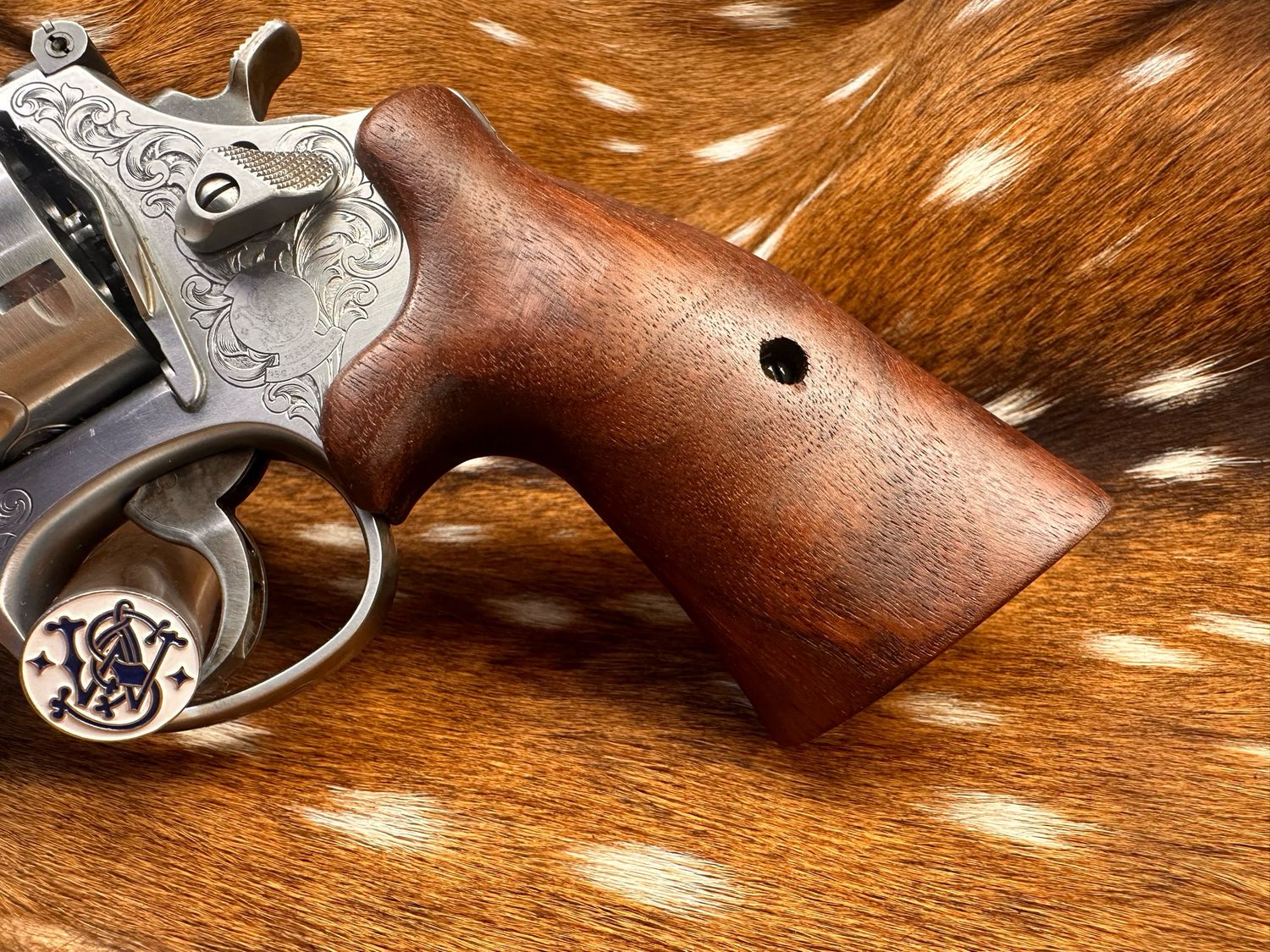 Smith & Wesson High Grade Walnut S&W Bear Hug Grips (N FRAME)