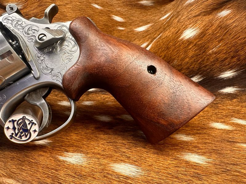 Smith & Wesson High Grade Walnut S&W Bear Hug Grips (N FRAME)
