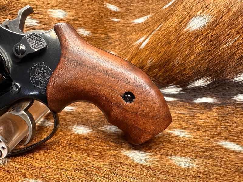Smith & Wesson High Grade Walnut Grips (J Frame Boot Grip Finger Groove)
