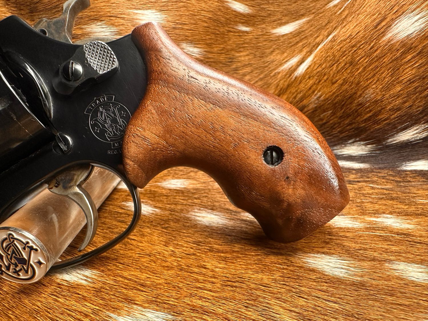 Smith & Wesson High Grade Walnut Grips (J Frame Boot Grip Finger Groove)