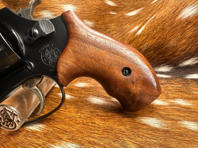 Smith & Wesson High Grade Walnut Grips (J Frame Boot Grip Finger Groove)