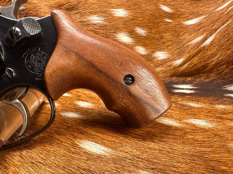 Smith & Wesson High Grade Walnut Grips (J Frame Boot Grip Finger Groove)