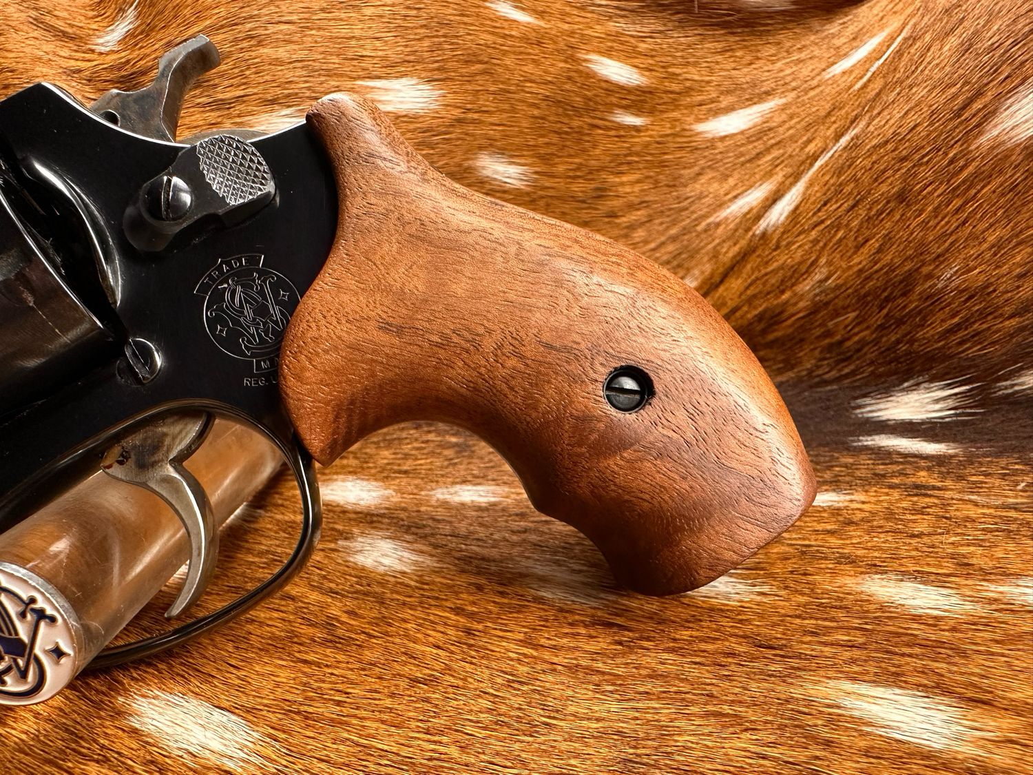 Smith & Wesson High Grade Walnut Grips (J Frame Boot Grip Finger Groove)