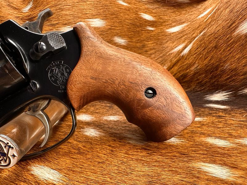 Smith & Wesson High Grade Walnut Grips (J Frame Boot Grip Finger Groove)