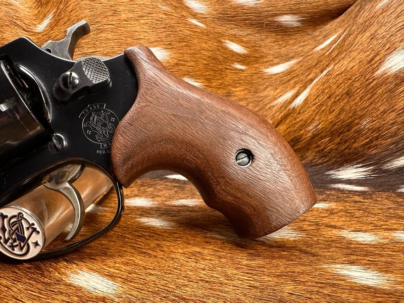 Smith & Wesson High Grade Walnut Grips (J Frame Boot Grip Finger Groove)
