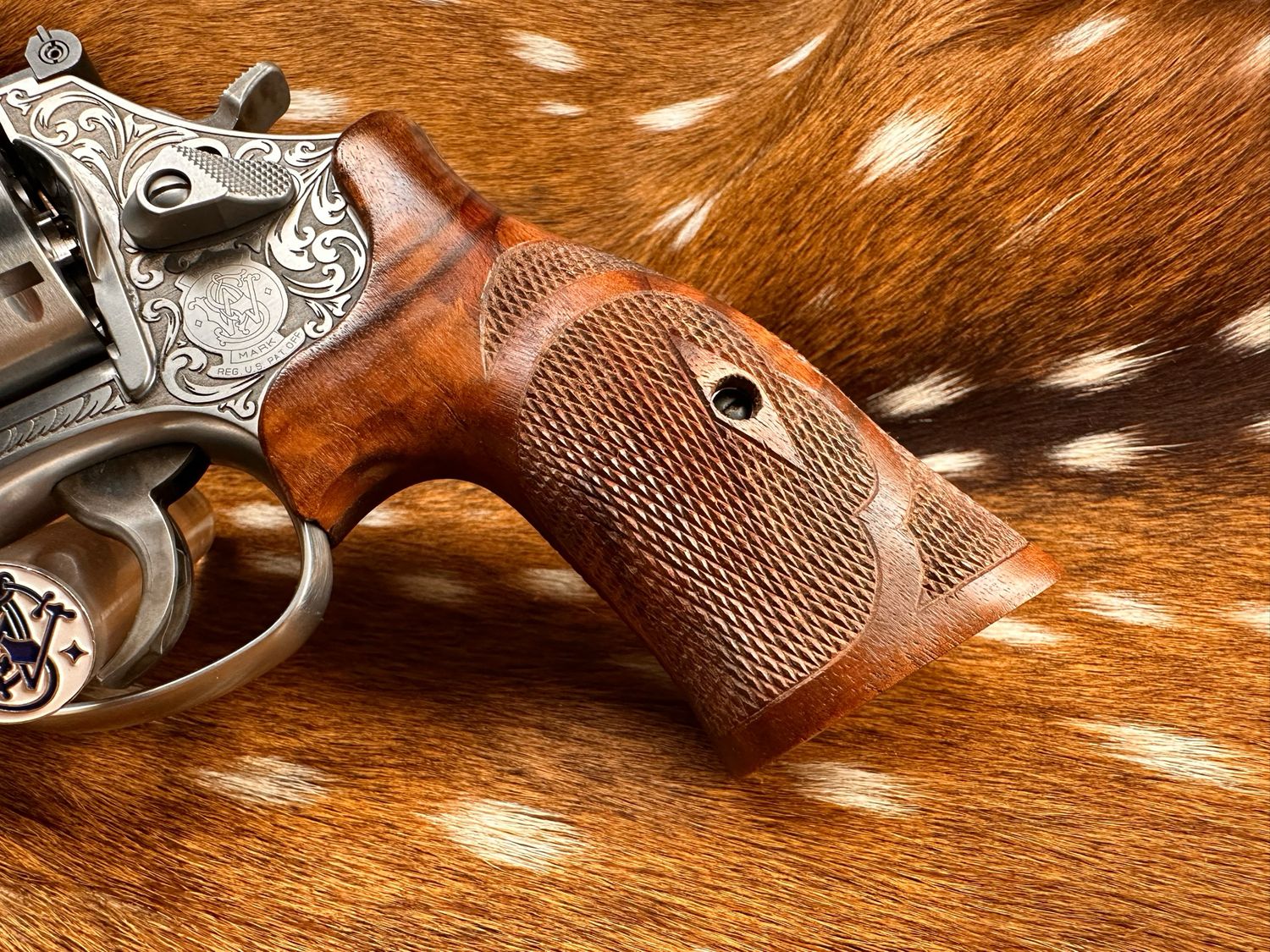 TGW Hand Checkered Bear Hug Ropers (K Frame - Round Butt)
