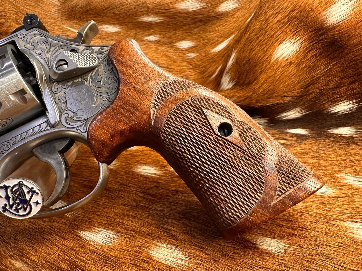 TGW Hand Checkered Bear Hug Ropers (K Frame - Round Butt)