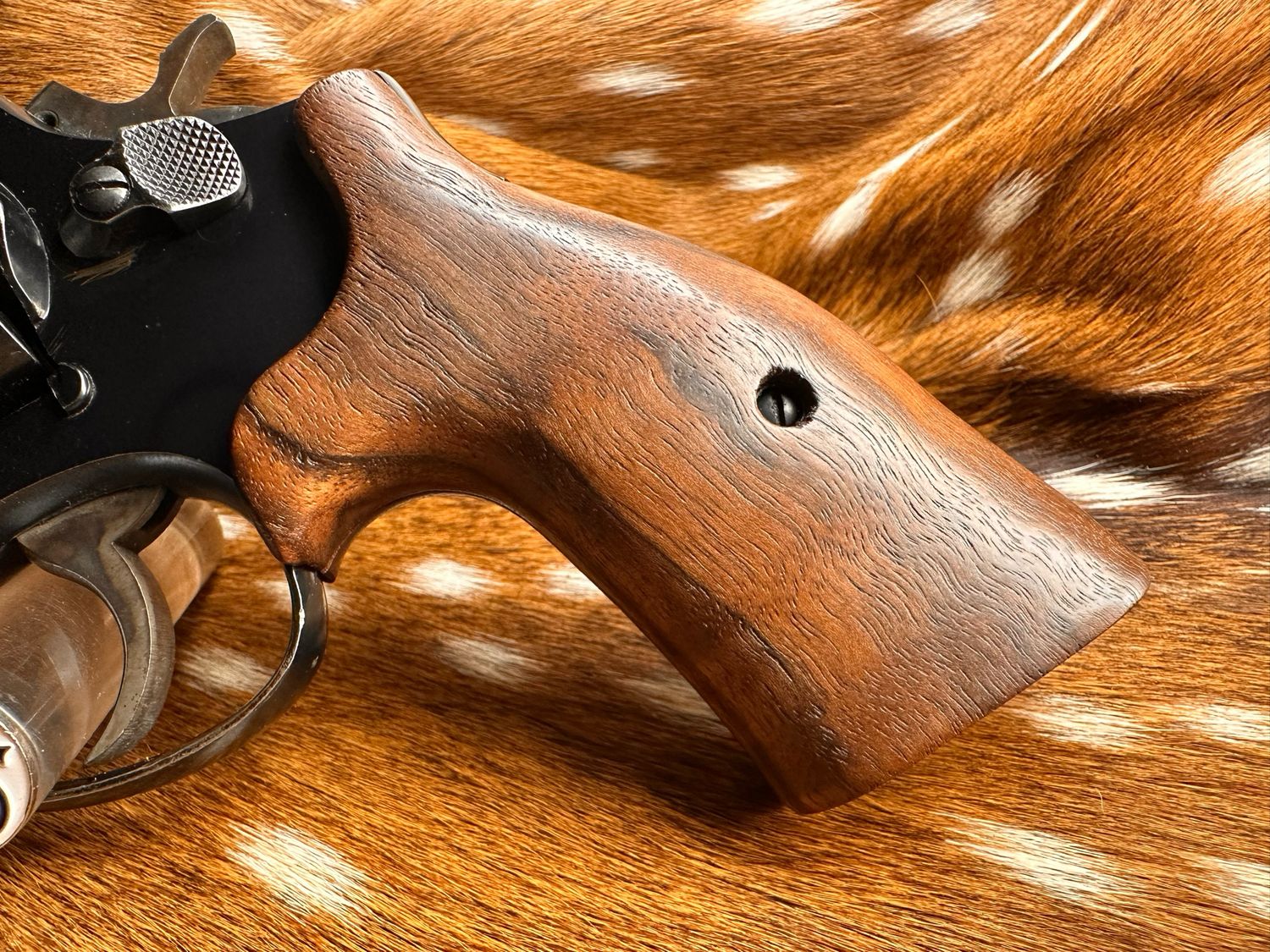 Smith & Wesson High Grade Walnut S&W Bear Hug Grips (SQUARE K/L FRAME)